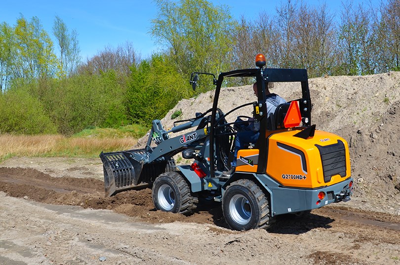 Reisinger-Baumaschinen_giant_radlader_G2700_HD+